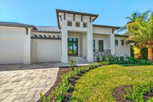 03-Front-Walk