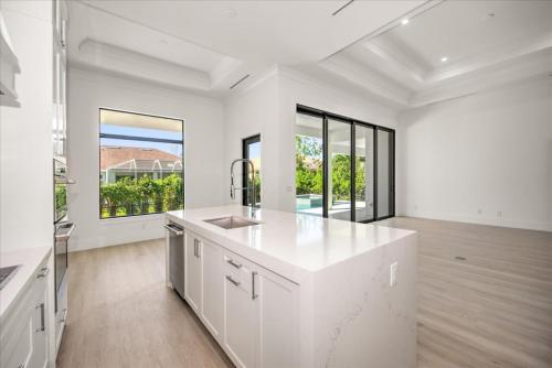 17-Kitchen-Island-View