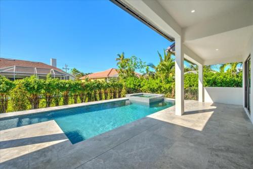 19-Pool-View