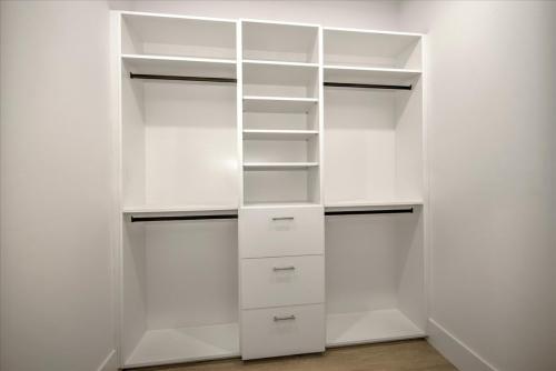 22-Primary-Closet