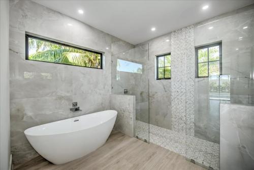 24-Primary-Bathroom-Detail