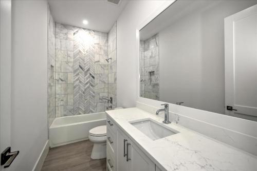 28-Full-Bathroom